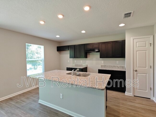 8345 Nussbaum Dr in Jacksonville, FL - Building Photo - Building Photo