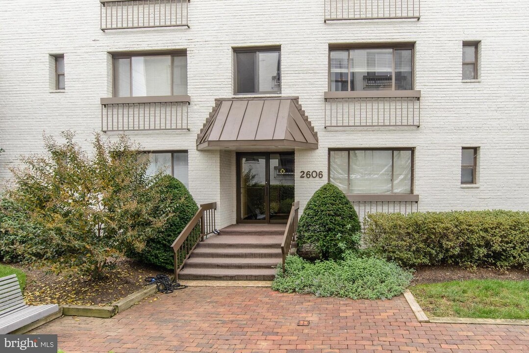 2606 Tunlaw Rd NW in Washington, DC - Building Photo
