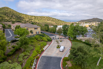 Brookview Terrace in Lake Elsinore, CA - Foto de edificio - Building Photo