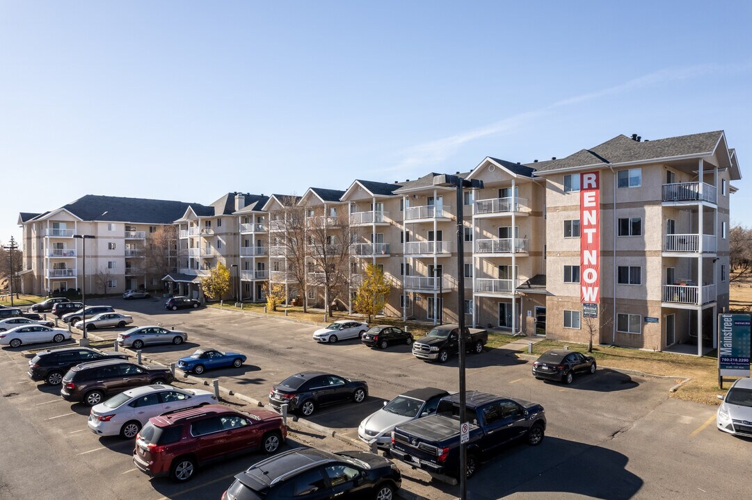 Kirkness Park Apartments in Edmonton, AB - Building Photo