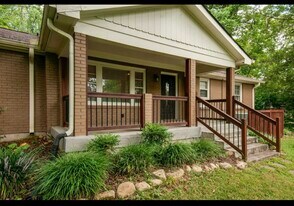 1209B S Dickerson Rd in Goodlettsville, TN - Building Photo