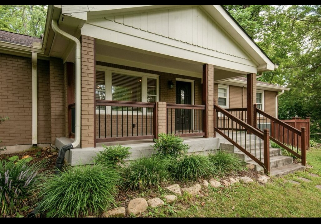 1209B S Dickerson Rd in Goodlettsville, TN - Building Photo