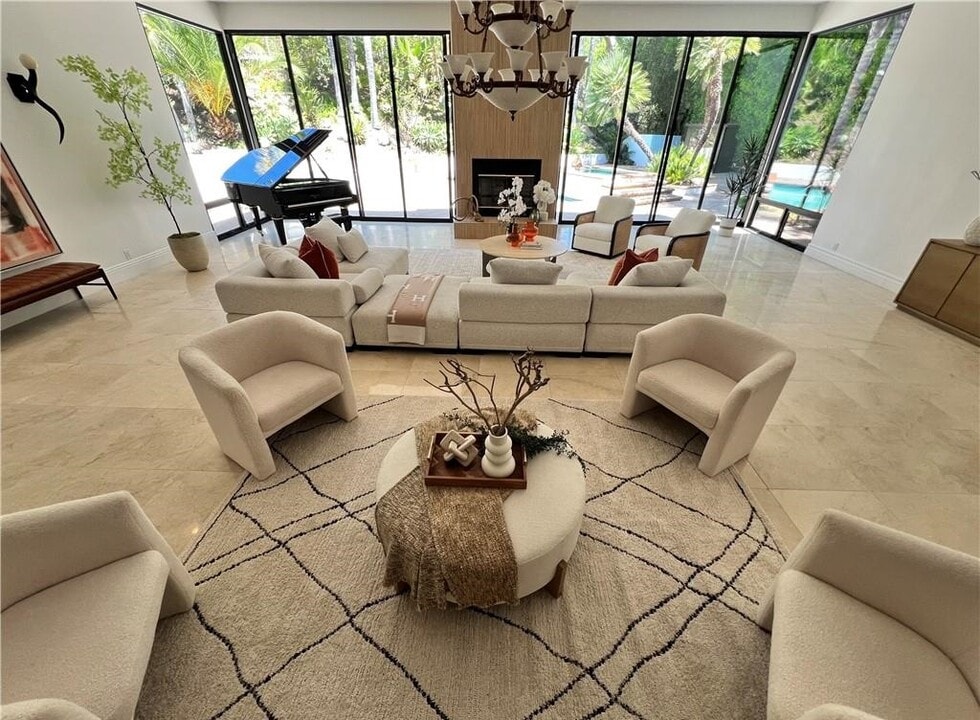 16815 Bajio Rd in Encino, CA - Building Photo
