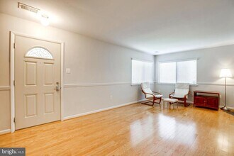 10605 Summer Oak Ct in Burke Centre, VA - Building Photo - Building Photo