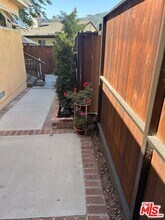 10740 Aqua Vista St in Los Angeles, CA - Building Photo - Building Photo