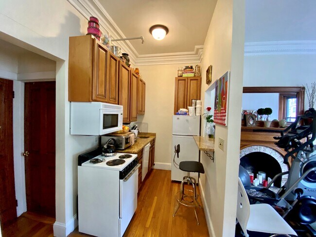 457 Beacon St, Unit 3 in Boston, MA - Building Photo - Building Photo