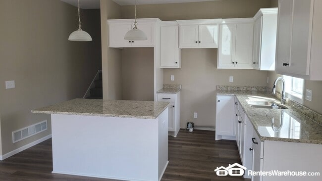 1027 45th Ave NE in St. Cloud, MN - Building Photo - Building Photo