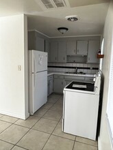 2429 Canal St-Unit -Unit 1 in Ft. Myers, FL - Building Photo - Building Photo