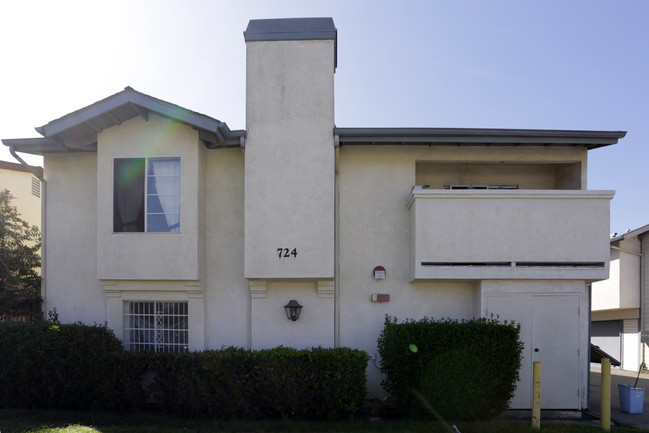 724 W Romneya Dr in Anaheim, CA - Foto de edificio - Building Photo