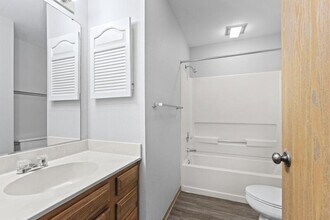 2134 Stirrup Ln in Toledo, OH - Building Photo - Building Photo