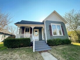412 W Day St in Denison, TX - Building Photo
