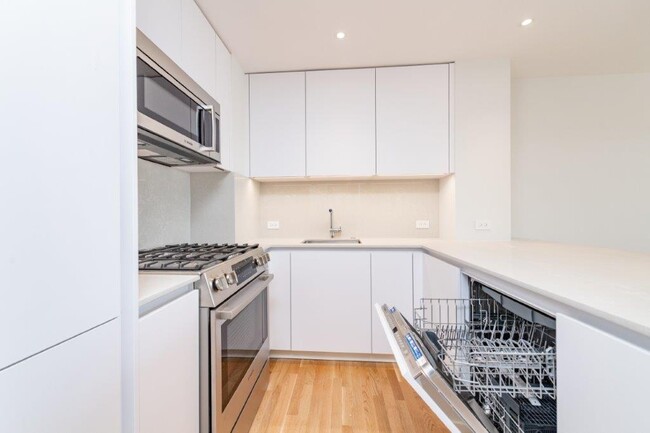 1422 Columbia Rd, Unit #16G