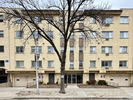 520 W Aldine Ave in Chicago, IL - Building Photo