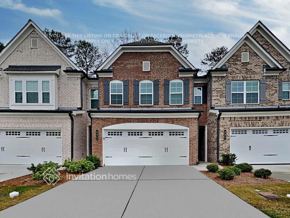 701 Alder Grv Trce in Loganville, GA - Foto de edificio