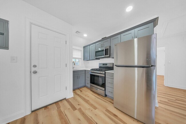 11 Willet St in Quincy, MA - Building Photo - Building Photo