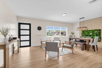 8225 SW 39th St in Miami, FL - Building Photo - Building Photo