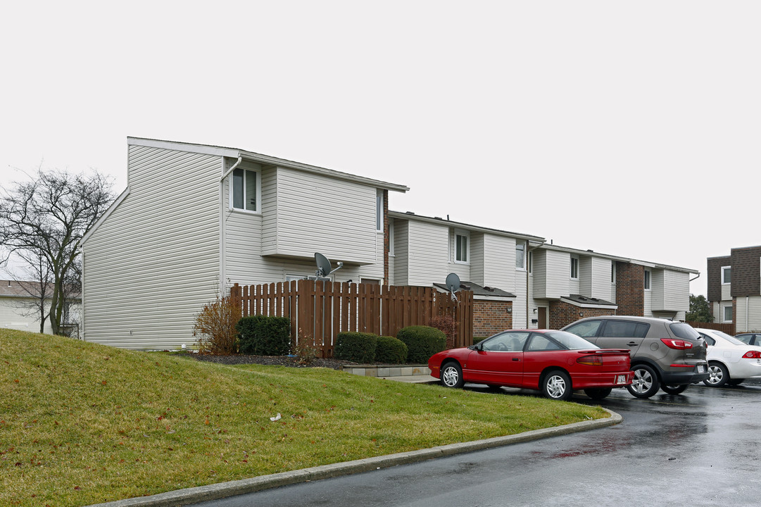 Inverness Gardens in Findlay, OH - Building Photo