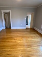 104 W Emerson St, Unit 4 in Melrose, MA - Foto de edificio - Building Photo