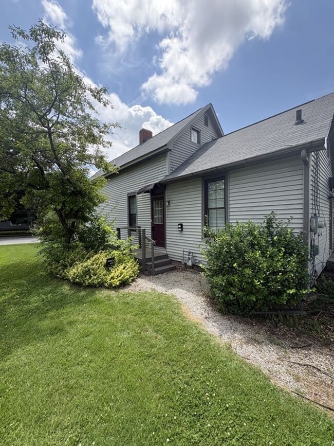 property at 931 S 4th St