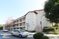 Glen Oaks Apartments in Thousand Oaks, CA - Foto de edificio - Building Photo