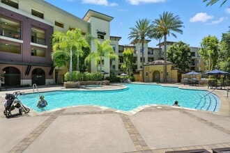 24585 Town Center Dr in Santa Clarita, CA - Building Photo - Building Photo