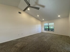 263 Southampton Dr in Venice, FL - Building Photo - Building Photo