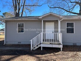 300 S 18th St in Griffin, GA - Building Photo