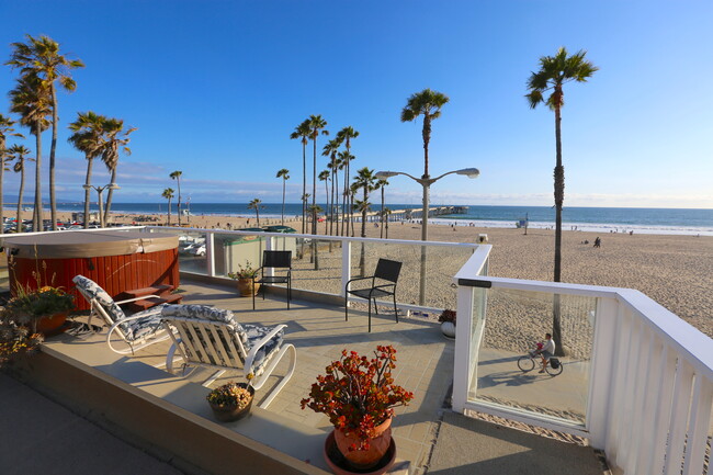 3003 Ocean Front Walk, Unit 2 in Los Angeles, CA - Building Photo - Building Photo