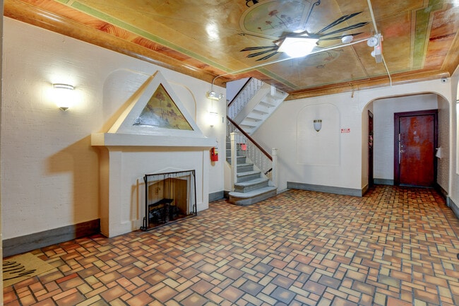 901 Grand Ave, Unit # 2B