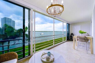 44 Yacht Club Dr in North Palm Beach, FL - Building Photo - Building Photo