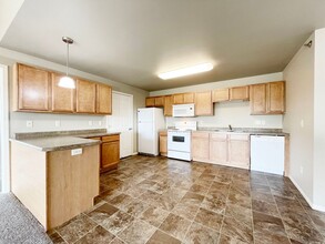 Willow Brooke Lodge in Minot, ND - Building Photo - Building Photo