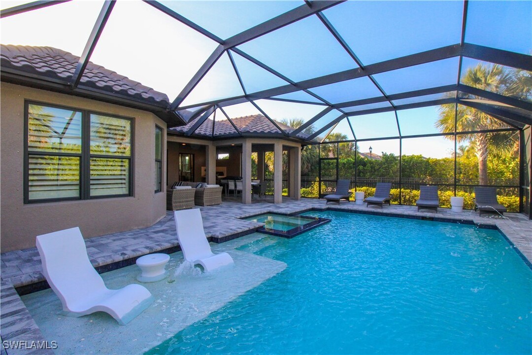 9423 Terresina Dr in Naples, FL - Building Photo