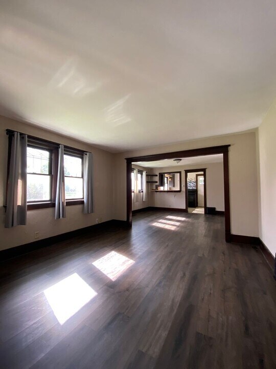 1323 Elreno St in Elkhart, IN - Building Photo