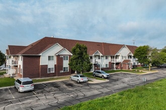 Westwood Village in St. Cloud, MN - Foto de edificio - Building Photo