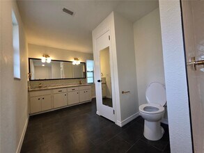 5611 6th St in Zephyrhills, FL - Building Photo - Building Photo