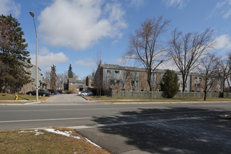 646 Village Pky in Markham, ON - Building Photo - Building Photo