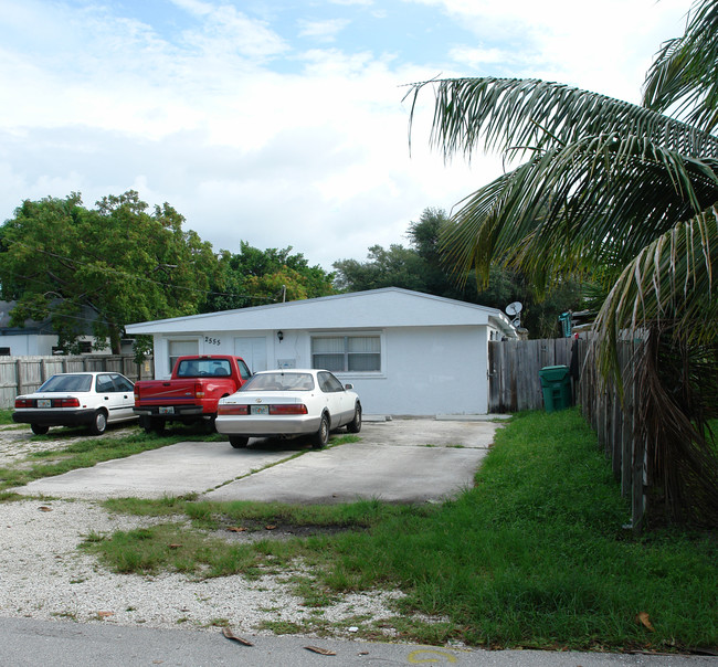 2555 NE 181 St in North Miami Beach, FL - Building Photo - Building Photo