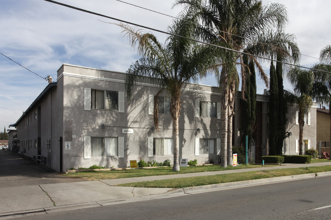 Palm Villas Apartments in Riverside, CA - Building Photo