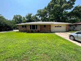 1506 Elizabeth St in Gainesville, TX - Building Photo