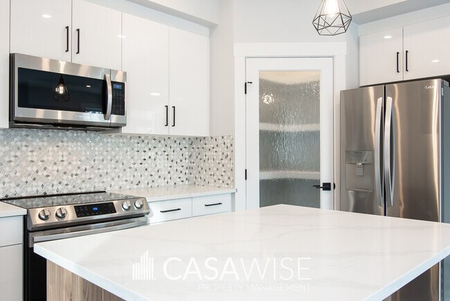 10934-10972 72 Ave NW in Edmonton, AB - Building Photo - Building Photo