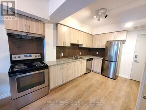 275 Larch St in Waterloo, ON - Building Photo - Building Photo