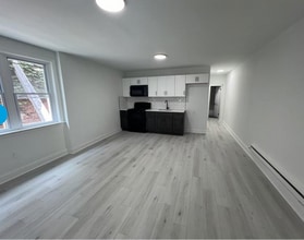 2702 W 7th St, Unit 1 in Chester, PA - Foto de edificio - Building Photo