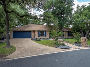 2110 Wychwood Dr in Austin, TX - Building Photo - Building Photo