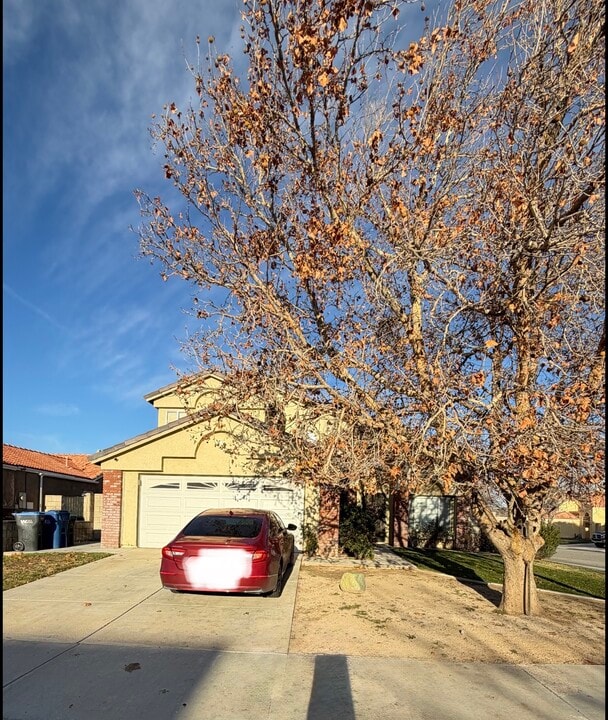 45727 Kaastad Ct in Lancaster, CA - Building Photo