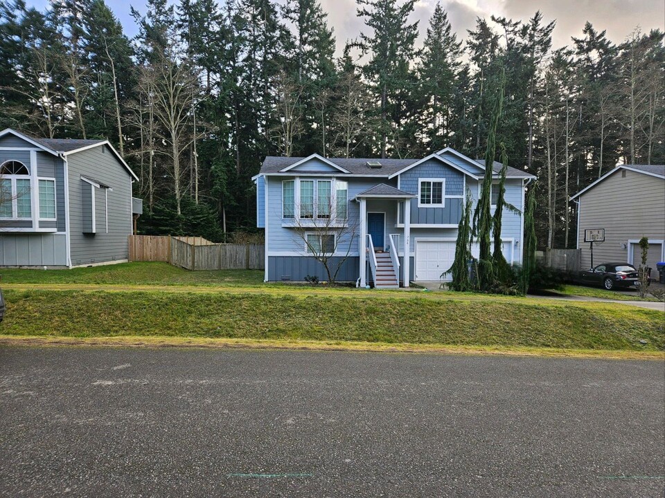 709 Lauren St in Coupeville, WA - Foto de edificio