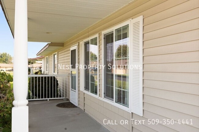 property at 807 Westshore Dr NE