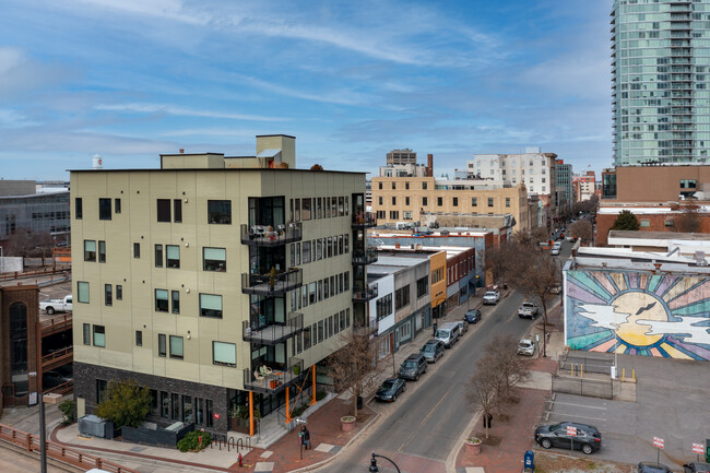 Church and Main in Durham, NC - Foto de edificio - Building Photo