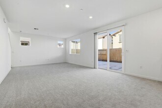 7634 Flatbow Wy in Sacramento, CA - Building Photo - Building Photo