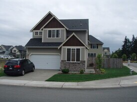 17509 93rd Ave E in Puyallup, WA - Building Photo