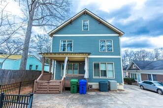 2288 Oakview Rd NE in Atlanta, GA - Building Photo - Building Photo